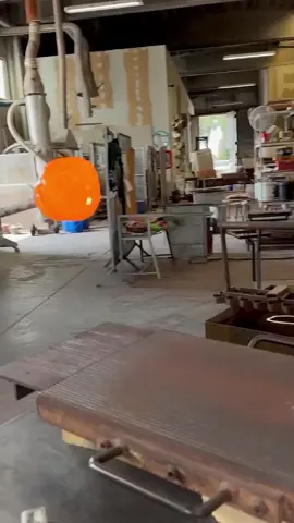 24 krt glass making amazing sylcom light parts. . . . #fyp #grow #tall #GoldLeafDesign #GoldCrafting #GoldenMasterpieces #UniqueGlassArt #GoldEmbeddedGlass #ArtisanalGlassDesign #GoldenGifts #LuxuryHomeDecor #GoldGlassObjects #GlassArtInnovation #viewsproblem #asmr #GoldLeafCraftsmanship #OpulentCreations #OpulentCreations #ArtisticLuxury #ElegantDecor #glass 