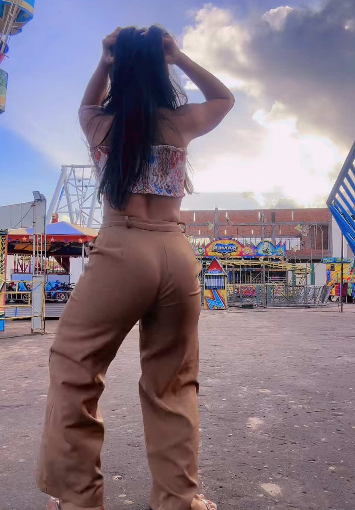 Novinha sentando #parquedediversão #dancinha #viral 