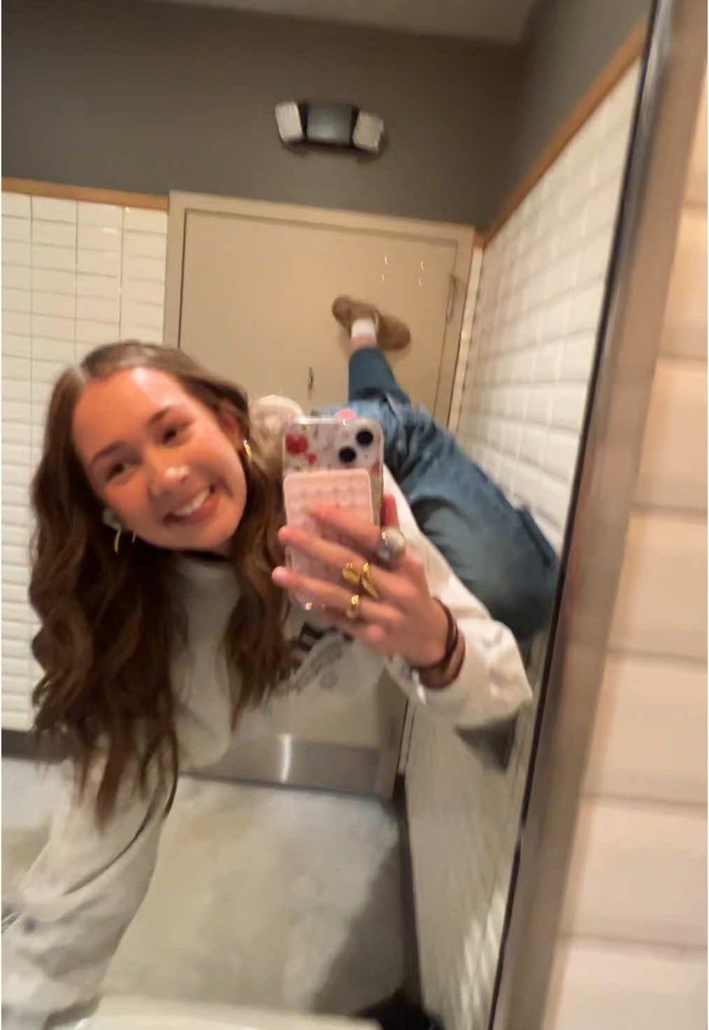 hiii #amicool #rizz #lemme #fit #swag #cool #strong #girl #fitcheck #OOTD #bathroom #selfie 