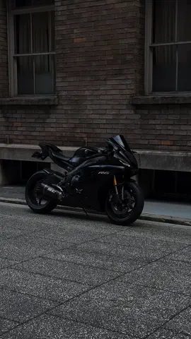 YAMAHA R6🫦 #Yamaha #R6 #sportsbike #motorcycle #bikelife #biketiktok #YAMAHAR6