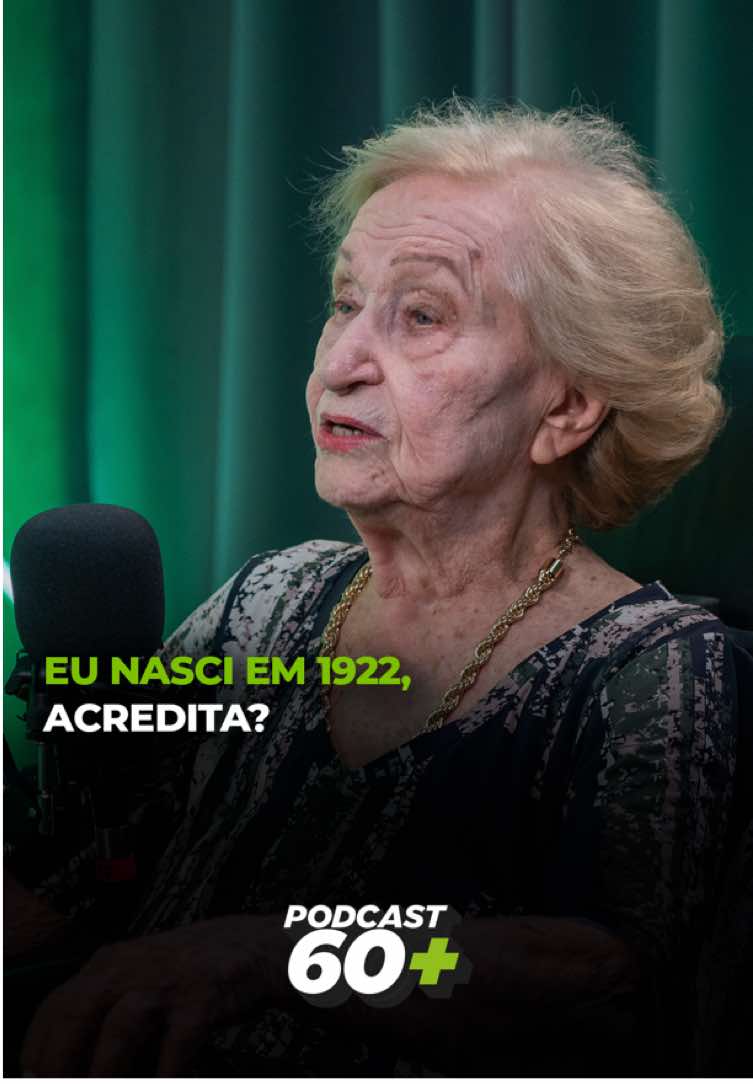Imagine só viver mais de 100 anos! Você conhece alguém com essa longevidade da Dona Hélina? 🕰 Ela já viveu em um tempo sem internet, sem celular, e está rindo da gente com nossos memes! 😂 Quer saber como era a vida há um século e como ela mantém esse brilho nos olhos até hoje? Dá o play e prepare-se para se apaixonar por essa figura. #podcast60+ #novociclo #aposentadoria #100anos #centenarios