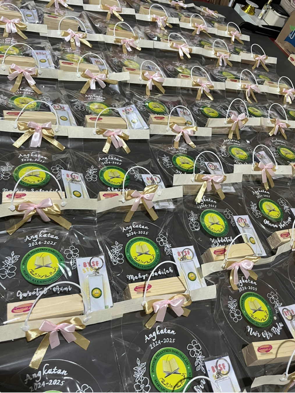 Thanks for trusting us again✨#smallgift #souvenir #perpisahan #hadiah #kenangkenangan #gift #banjarbaru #martapura #banjarmasin #pondokpesantrendarussalam #ppd #darussalam #santri #santriwati 