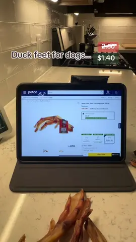 #dogtreats #dogsoftiktok #doglover #duckfeet #dogsvideo 