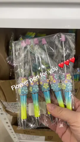 This is sugar flower pen #DIY #beads #pen #deals #SmallBusiness #blingusa #tiktokshop #crafting #beadablepens #stantionary #denvercolorado #colorful #crafting #diybeads 