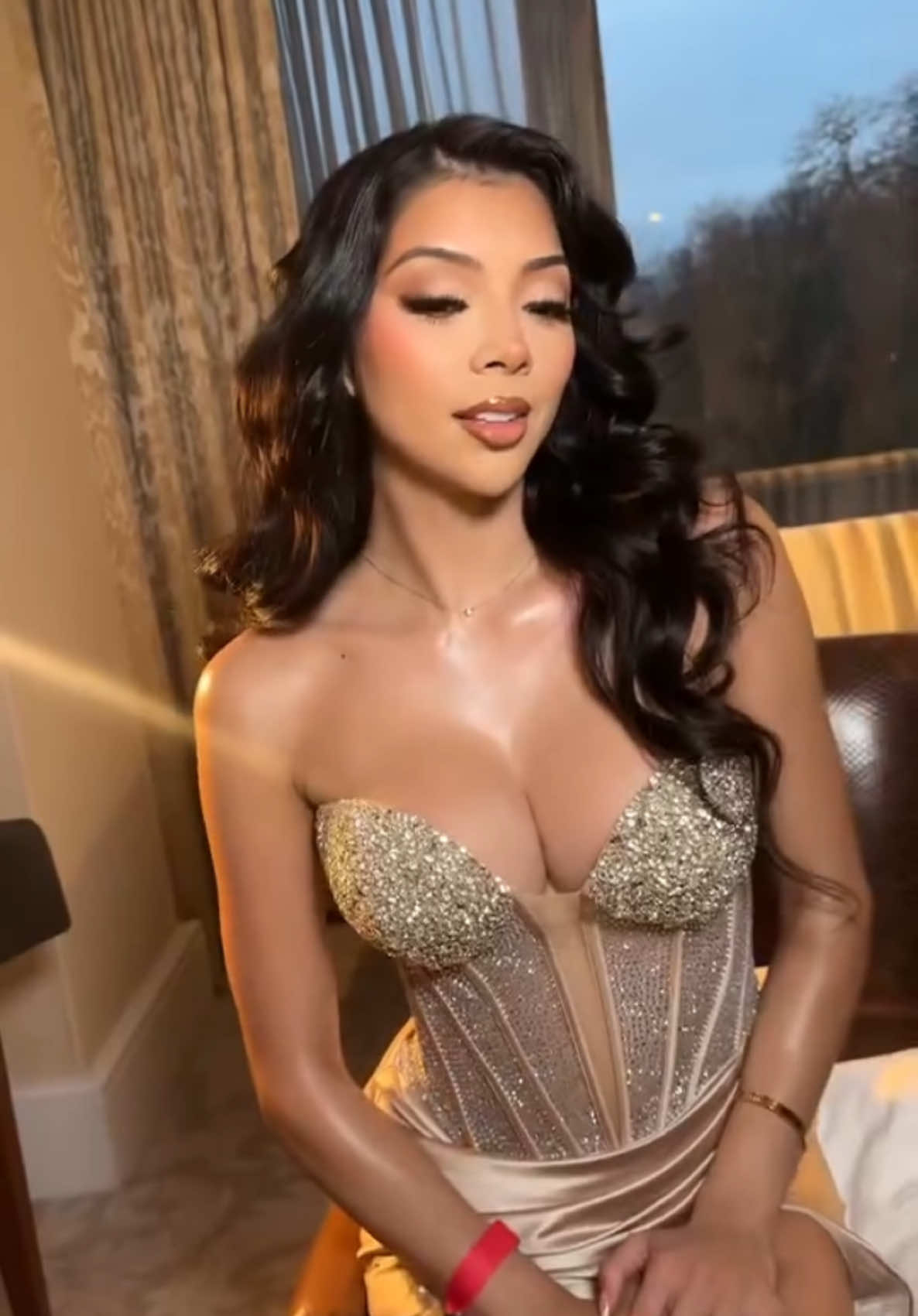 The look for GLOBALS #livefest2024 #london #alondravogl #fyp #glam #curls #glammedup 