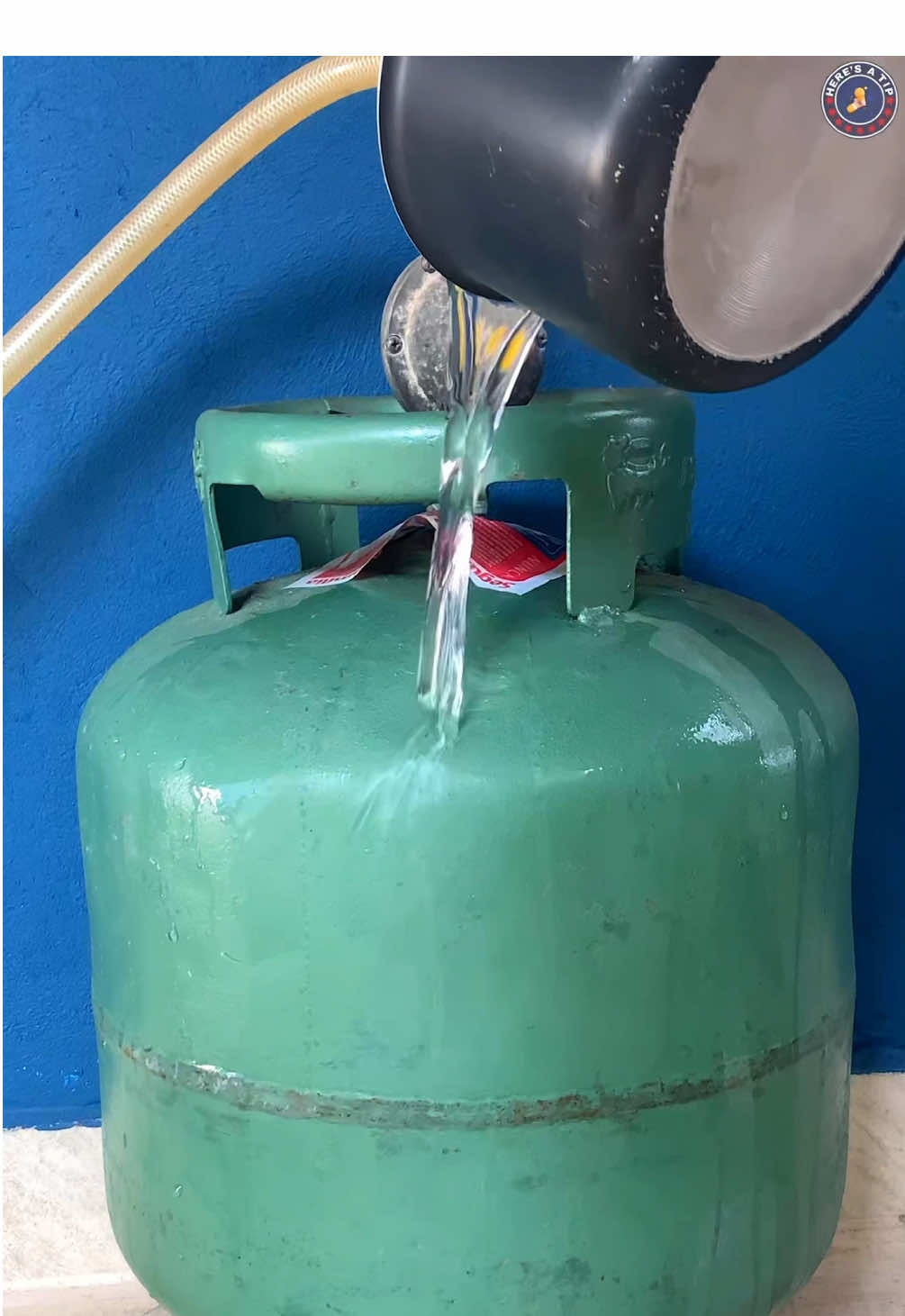 Hou to know the exact amount of gas in the gas cylinder. #howtotiktok #gascylinder #foruyou #f #fyp #hacklife 