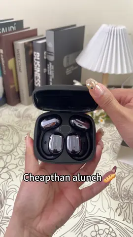 I bought this for my girlfriend!! #translation#translationearbuds#tiktokmademebuyit#spotlight#TikTokShop#blackfridaydeals#giftideas #TikTokShopLastChance #TikTokShopNewYearNewAura #spotlightfinds