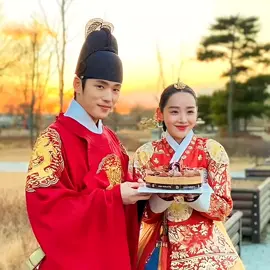 Finally #MrQueen is going to leave Netflix after 14th February 2025 after 3 years. Thanks for let the world know how special is this drama, #KimJungHyun and #ShinHaeSun, and the rest of the casts and crews. You still can watch Mr Queen in VIU, Viki, prime video, and Loklok. Ctto Thanks @김정현 