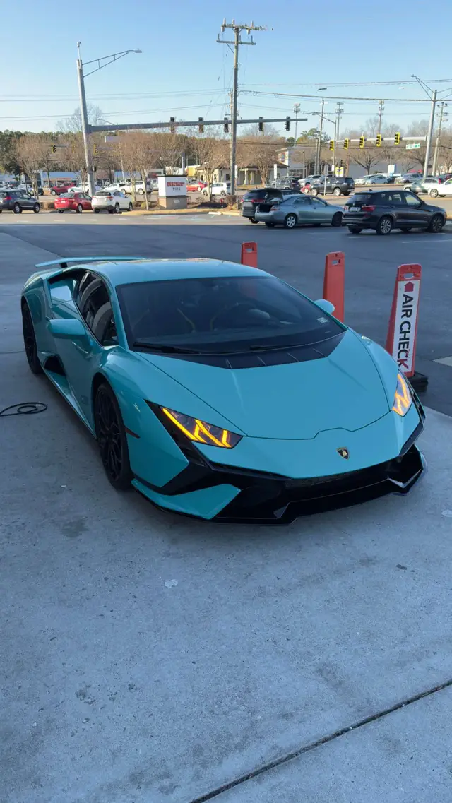 This beaut came for an air check at work today. I was GEEEEEKIN when this pulled up. Super cool guy driving it too #lamborghini #carsoftiktok 