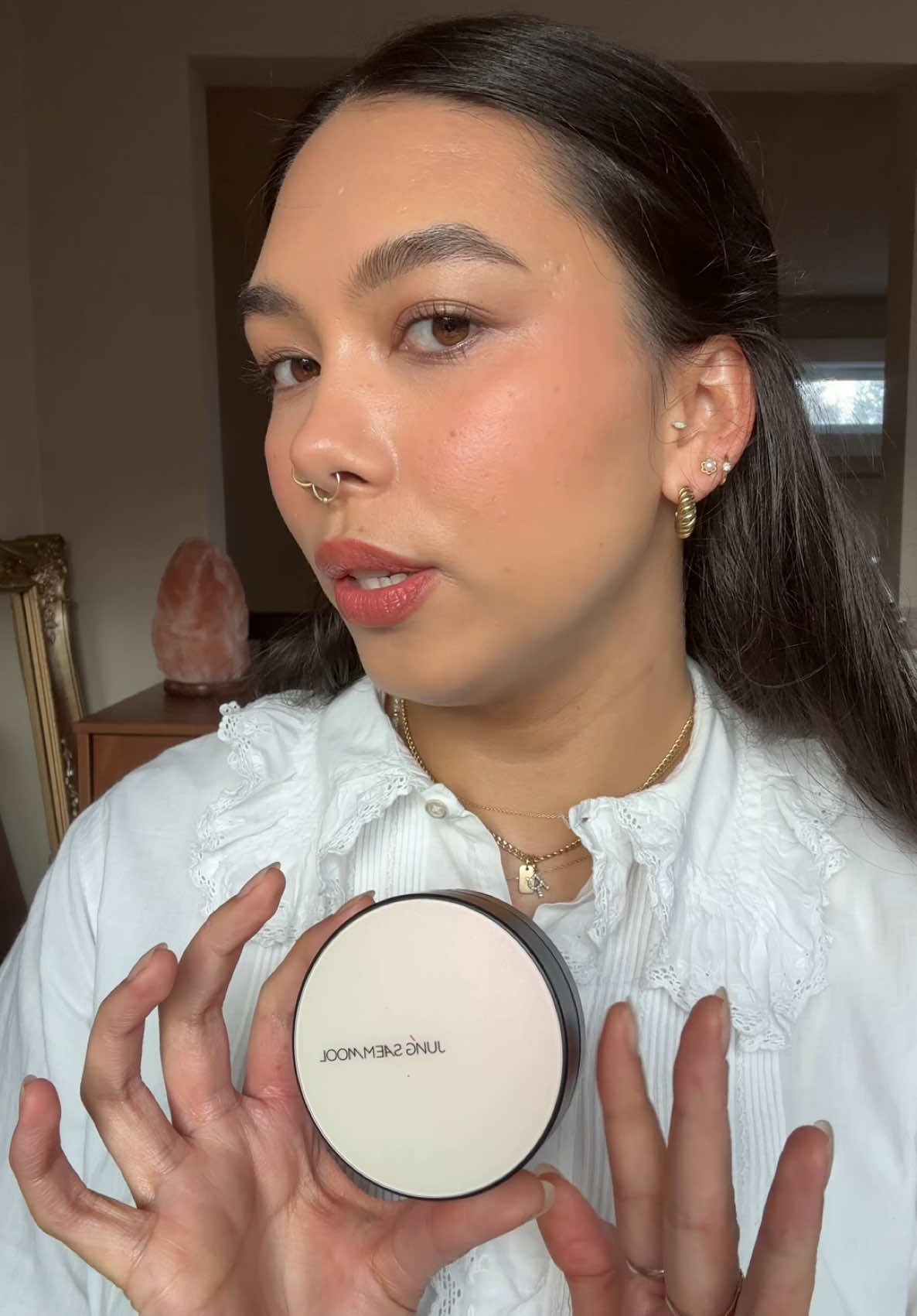 I <3 a cushion foundation!! What one is your fave? They’re so pretty and have incredible coverage without feeling heavy! @JUNGSAEMMOOL #kbeauty #cushionfoundation #jungsaemmool #jungsaemmoolcushion #koreanbeauty 
