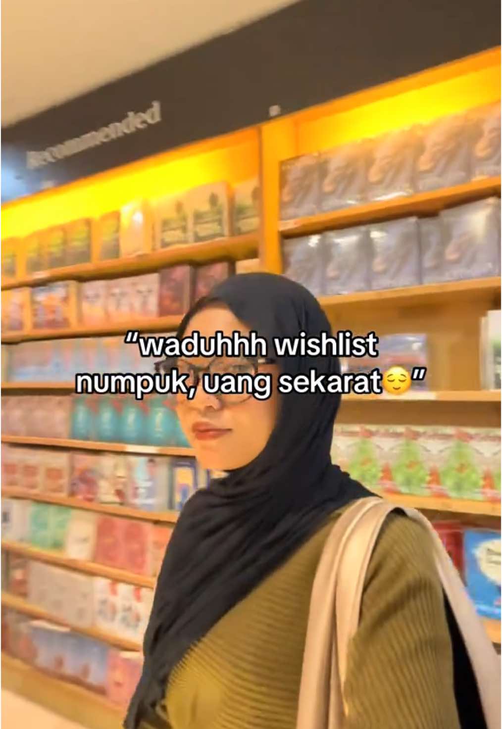 Kasian a kasian aaaa #rainbookpublishing #novelfiksiindonesia #booklovers #penerbitrainbooks #penerbitmayor #cowokfiksi #alternateuniverse #gramediamatraman #healingtiktok 