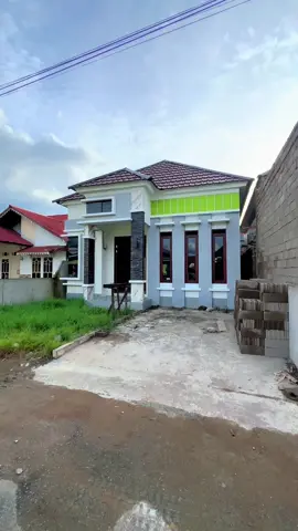 Rumah siap huni pontianak kota ujung pandang 1  Buruan... sisa 1 Unit ya... Rumah Type 60  Lokasi : Jl. Batas Pandang /Jl. UJUNG PANDANG 1 (Belakang Lapangan Bola),Pontianak Kota Uk. Tanah dan Harga :  Type 60 : Uk. 7,5 x 17 Mtr Harga 425 jt (KPR) Spesifikasi :  Pondasi                : Tulangan + Cor Beton Lantai                    : Granite 60/60 Dinding                 : Batako Plester Kusen                    : Kayu Bengkirai Pintu & jendela   : Kayu Bengkirai Plafond                 : Rangka Hollow + Gypsum Atap                      : Rangka Baja Ringan                                    + Seng Metal Fasilitas :  Listrik                 : 1300 Watt Air Bersih           : PDAM Keunggulan :  1. Dekat dg Pasar Tradisional & Minimarket 2. Dekat dg Sekolahan 3. Dekat dg Rumah Ibadah 4. Dekat dg SPBU Pertamina 5. Dekat dg Pusat Keramaian Lainnya #pontianakproperty #sanggauinformasi #sambasinformasi #singkawanginformasi #sintanginformasi #kapuashuluinformasi #ketapanginformasi #tanahpontianak #rumahmurah #rumahmurahpontianak #rumahpontianak #investasirumah #investasiproperty #kalimantanbarat #investasiproperti  #tanahkavlingpontianak #tanahmurahpontianak #tanahkalimantanbarat #propertykalbar #kalbarproperty #propertypontianak #wirausahamuda #wirausaha #wiraswastamuda #propertipontianak #rumahseken #rumahsecond #rumahbaru #rumahbarumurah #rumahbarupontianak