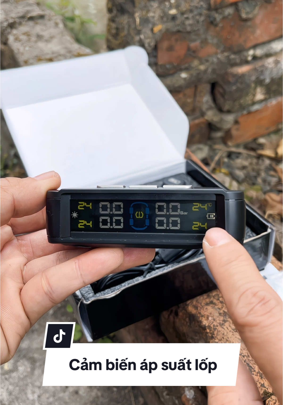 Cảm biến áp suất lốp kèm giọng nói dành cho ô tô. #cambienapsuatlop #cambienapsuatlopoto #cambienapsuatlopvanngoai 