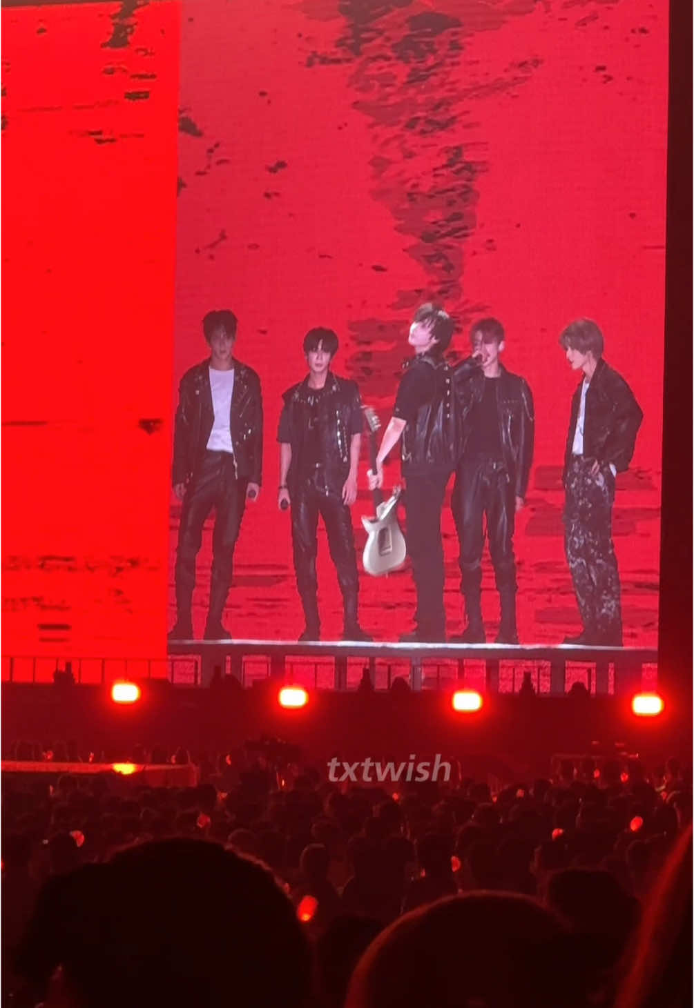 growing pain #txt #growingpain #tomorrow_x_together #moa #txtmoa #투모로우바이투게더 #수빈 #연준 #범규 #태현 #휴닝카이 #soobin #yeonjun #beomgyu #taehyun #hueningkai #actpromise #txtconcert #fypシ゚ @TOMORROW X TOGETHER 