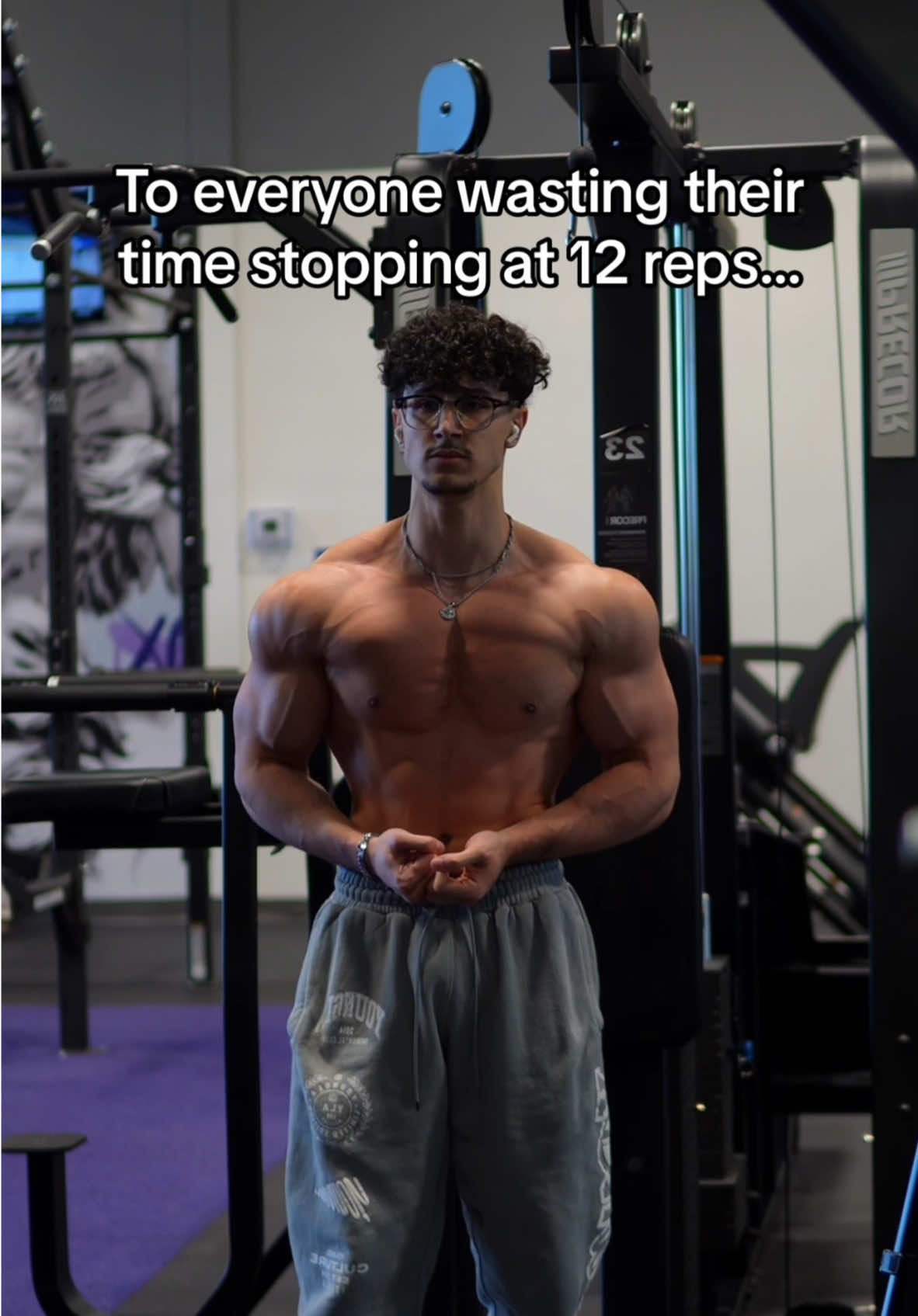 This is the key to building muscle FASTER 🦾 Join my Fitness Academy with the link in my bio 🏆 Follow me for more fitness tips & workouts :) #foryou #foryoupage #gymtips #GymTok #workout #progressiveoverload 