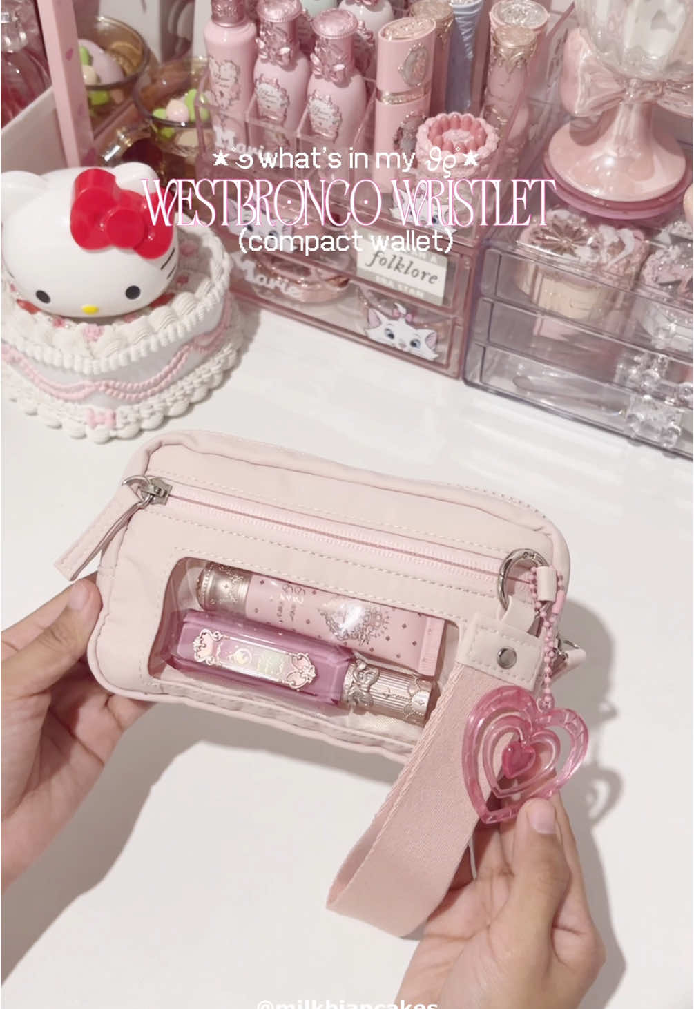 looking for cute and affordable valentines gift for her 🎀💗 ? then this is your sign to give her a wristlet! 💗 wristlet is a compact wallet perfect for quick errands😊  #valentinesgift #wristlet  #creatorsearchinsights 