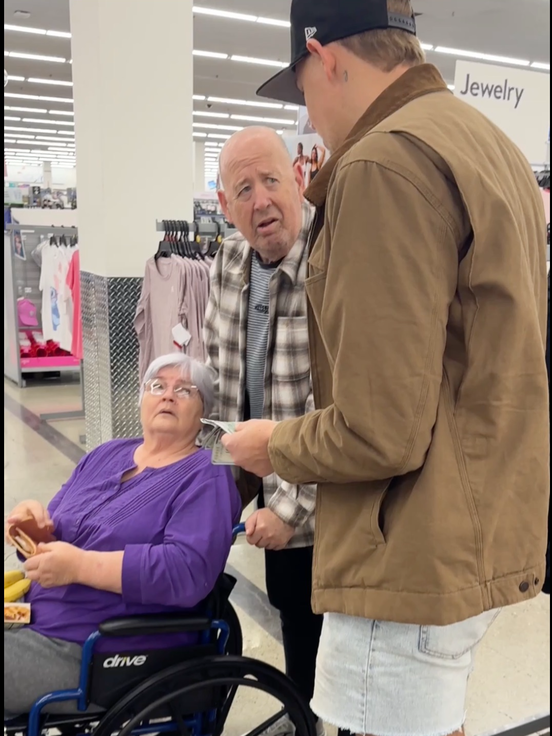 Struggling Grandparents gets unexpected blessing ❤️ PART 2 #viralvideo #fyppppppppppppppppppppppp #fyp #surprise #prank #present #thief #parents #family