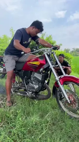 sedang diusahakan... 🧐🧐 @cnkrnd_ @Baskoro_sinduu #blayerrxking #fypシ゚viral #sologayabebas #fypシ #blayer135cc #rxking135cc #twostrokewar #2stroke 