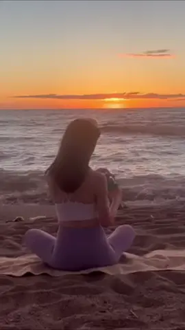 情報に溢れる毎日、瞑想で心を静かに整える。新しい時間を始めよう　無になろうと頑張らず、ただ呼吸を繰り返すだけで、心が穏やかに満たされます。#ヨガ #ジェイドヨガ #瞑想 #ヨガの基礎