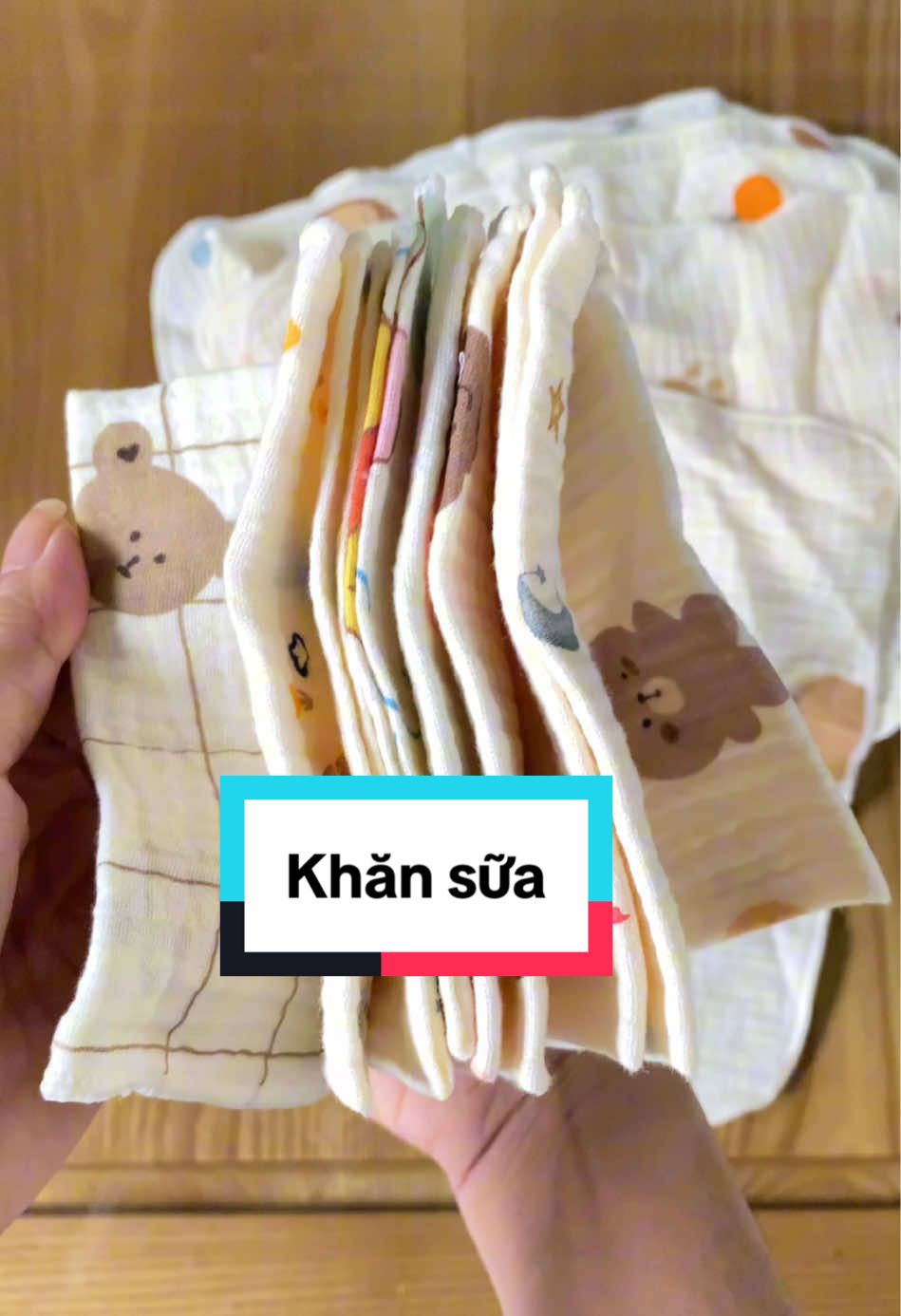 Nhiều họa tiết xinh yêu lắm mí b , khăn rẻ nên mấy b đừng dùng mấy loại cứng cho bé yêu của mình nè#thinhhanh #xuhuongtiktok #khansuaxomuslin 