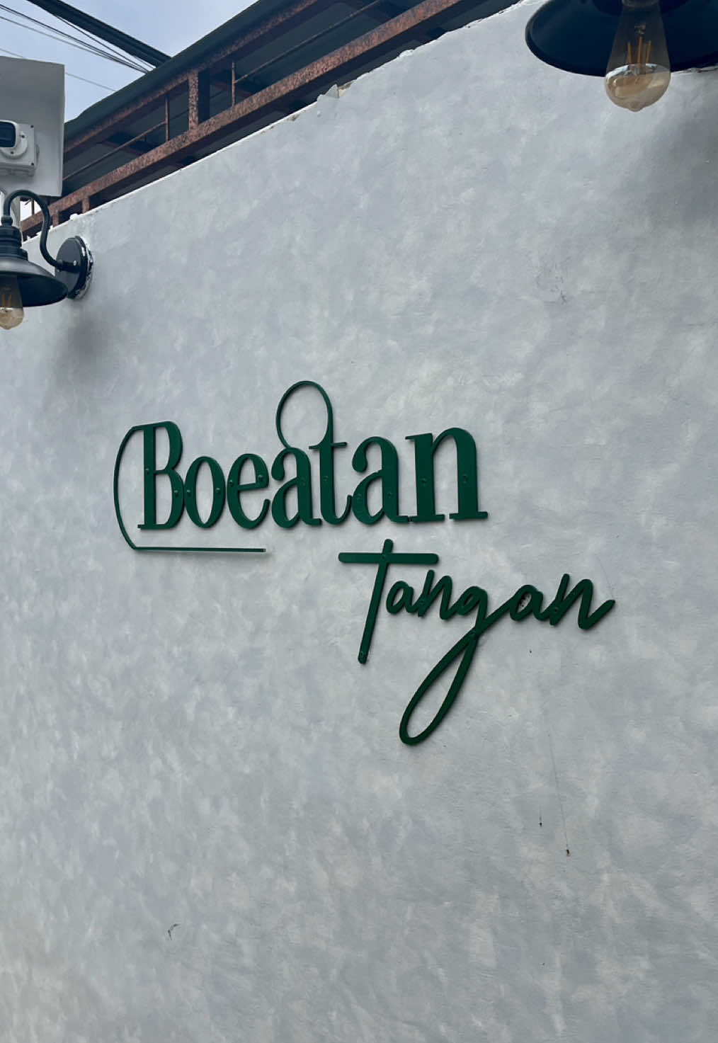 masih soft opening nih, jadi buka dari jam 11 siang - 5 sore🙌🏻 semua yg aku coba enak! almond croissant terenak sih fix🫶🏻🫶🏻🫶🏻 📌 Boeatan Tangan #boeatantangan #rekomendasicafepekanbaru #pkukuliner #kulinerpku #jajananhitspekanbaru #tempatnongkrongpekanbaru #brosispku #pkulover #pkuviral #pkujajan #pkucity #trendingpku #fyp 