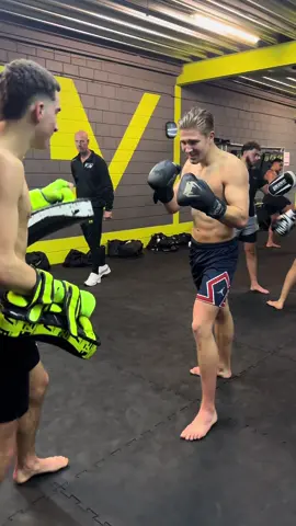 Practice makes progress🥊 #kickboxing #boxing #thaiboxing #kickbox #kickboks #boks #fy #fyp #pads #training #trainingday #gym #GymTok #gymmotivation 