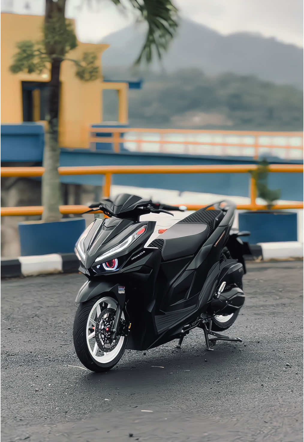Hitam manis🥶😋🤩🖤🫵 . . . #fyp #varghost⚡ #vario #vario125 #variogen2 #irenggank🚀 #ogahjinjit #vavarioan #variomodifikasi 