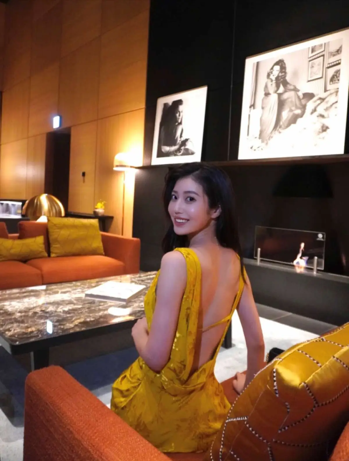 ドレスアップした日でした、、 実はZARAのドレス、、👗 サンダルはマノロブラニク🖤 ブルガリホテルが可愛くて写真たくさん撮りました #zara #Bulgari #bulgarihotel 