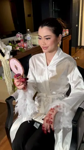 Qishi Makeup S A N D I N G Thankyou for having me dear❤️ @Qishi  #mua #fypシ゚viral #MuaPenang #muautara #muamalaysia #muamalaysia #bride #muapenangisland #muautara 