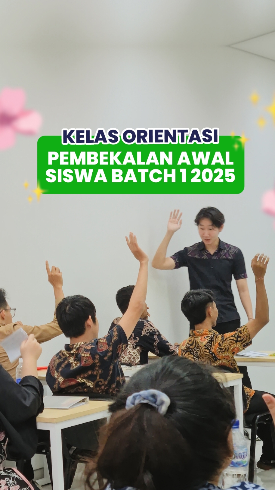 【Kelas Orientasi Siswa Batch 1 Tahun 2025】🌸🇯🇵 Hari pertama dimulai dengan penuh semangat! 💪 Di kelas orientasi ini, siswa mendapat banyak ilmu, mulai dari: ✨ Penjelasan aturan pembelajaran dan asrama selama di LPK timedoor ✨ Perkenalan antar siswa ✨ Manajemen kesehatan, tata krama, termasuk Ojigi dan Kyotsuke ✨ Tips bekerja dan kehidupan di Jepang langsung dari Bagus-san dan Ota-san Semoga pembekalan ini jadi langkah awal yang solid menuju kesuksesan kalian di Jepang. Ganbatte, teman-teman! 🇯🇵🌟 #kelasorientasi #kerjadijepang #tokuteiginou #kursusbahasajepang #pelatihankerja #jepangindonesia🇯🇵🇲🇨 