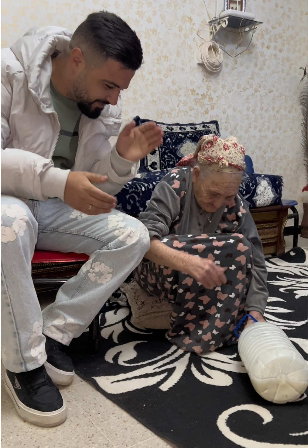 بنة الدار الكبيرة ربي يعمرها دار انشاء الله ❤️ #شعب_الصيني_ماله_حل😂😂 #انا_و_جدتي #اكسبلور #اكسبلورexplore #قسنطينة_قسنطينية_حاجب_وعوينة #constantine #flypシ #الجزائر🇩🇿 