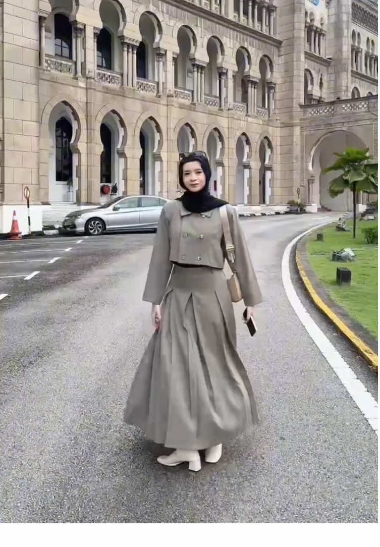 currently match with aghnia cropped blazer 🫶🏻✨ #outfitinspo #neatlooks #hiprima #outfitkerja #MinimalistEssentials #colorcombooutfit 