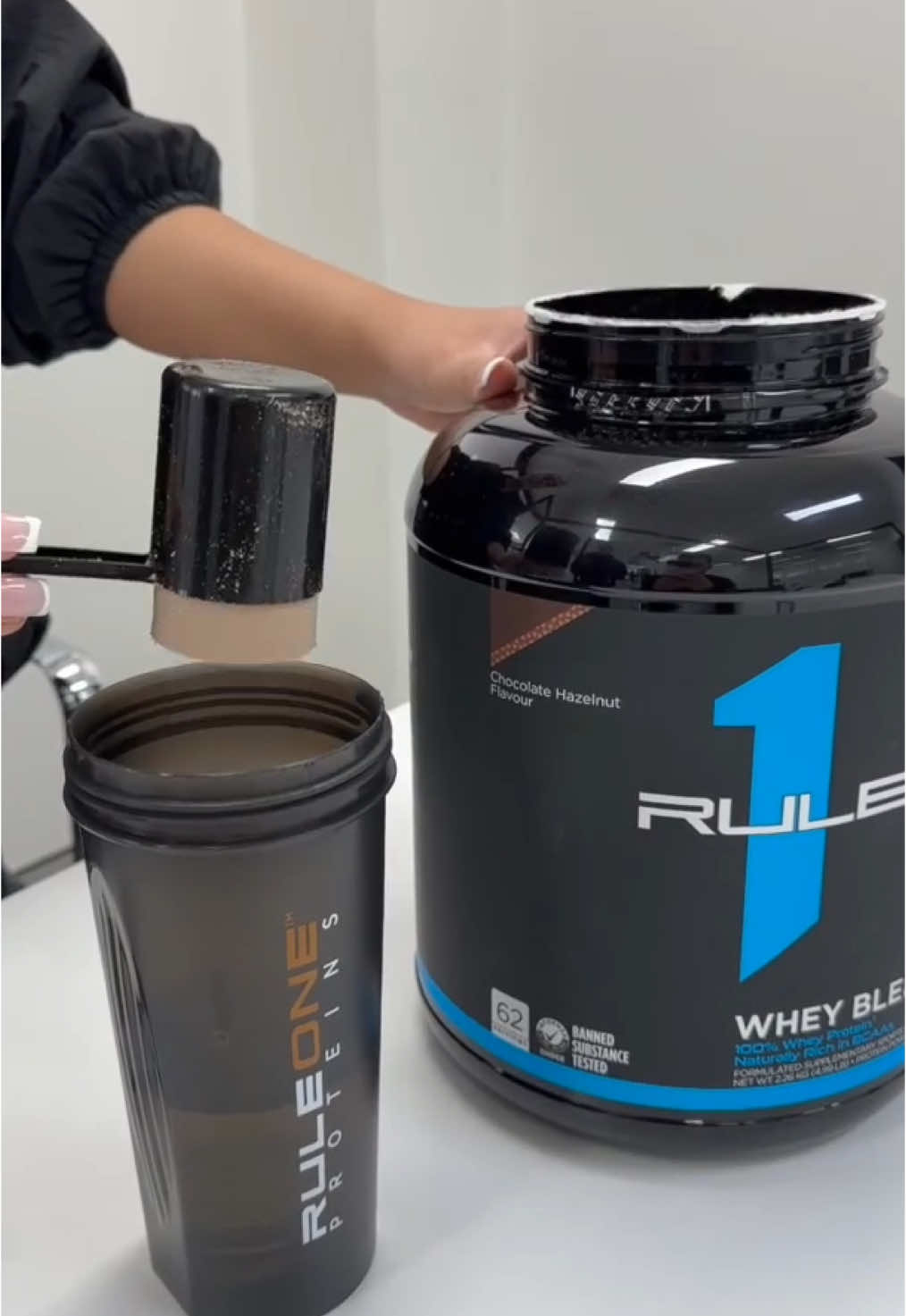 Rule1 Whey Blend (2,24 kg)  Avec 24 g de protéine et 5 g de BCAA Disponible en 6 arômes  Prix = 779 Dhs sur Hoojan.ma #hoojan #hoojanshopping