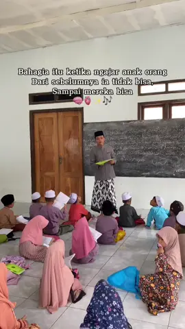 Bukankah begitu para ustadz & ustadzah 😇.                                          #semogafypシ #gurumuda #hannitwahani #fypシ゚ 