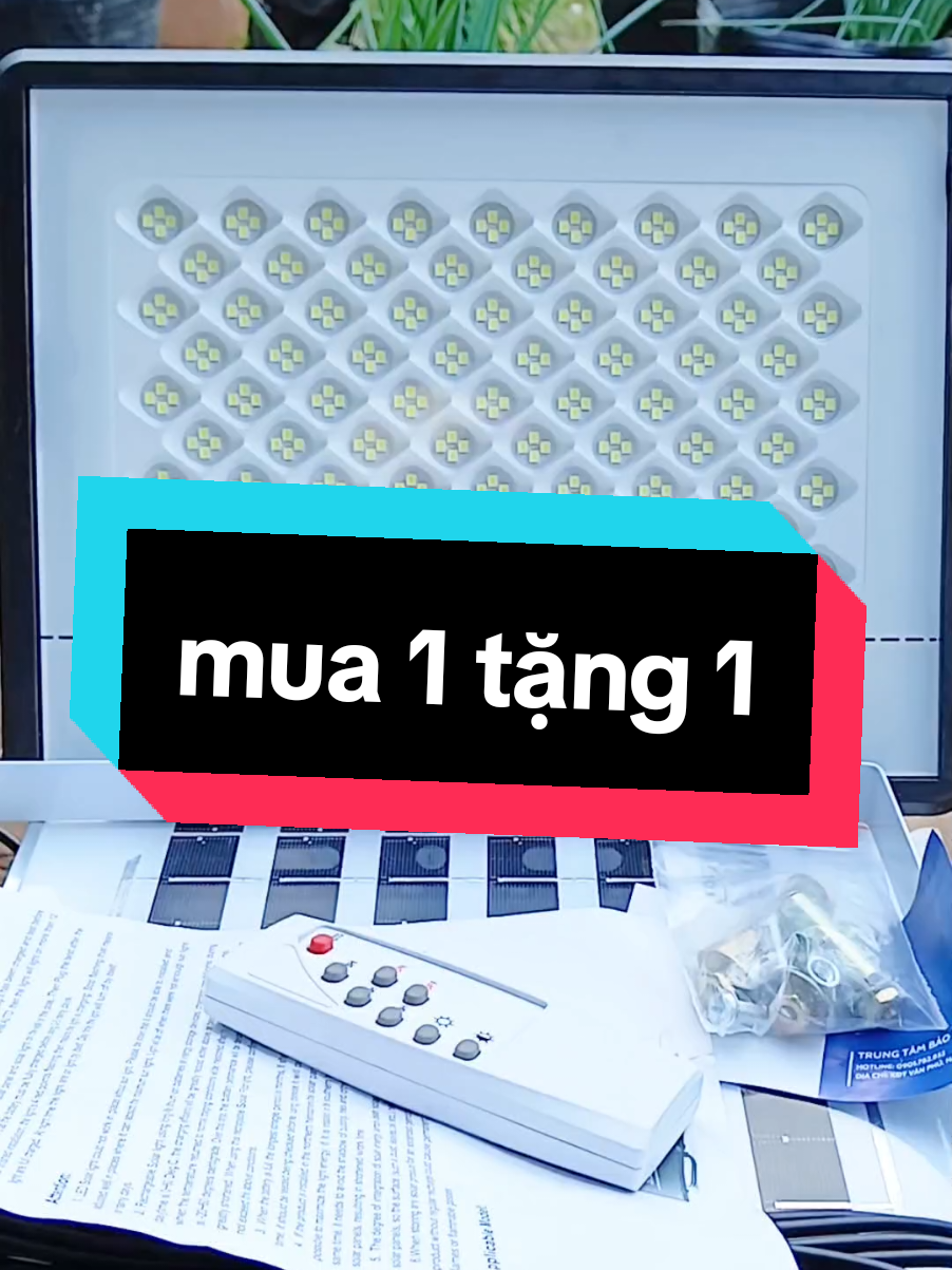 đèn năng lượng mặt trời mắt ngọc#tiktokshoptet ##samtetbaovui #suhuongtiktok #shopphukiengiare70 