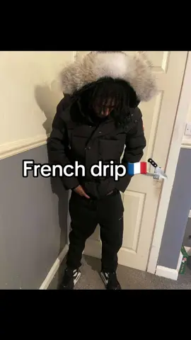 French drip@summer_looks #ownpanda #outfit #drip #outfitdrip #french #frenchdrip #francia #newbalance #newbalance1906r #gallerydept #cpcompany #canadagoosejacket #guccigang 