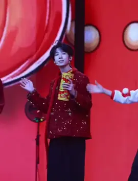 Fancam Dương Bác Văn trong concert năm mới 2025 #yangbowen_杨博文 #DuongBacVan 