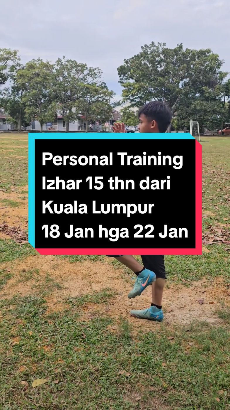 PS BALL MASTERY. Personal Training  Sesi pagi ~ 8 hga 10.00pagi Selepas paparan video permulaan Izhar bersama pak syed sebelum memulakan sesi, tibalah masa untuk pak syed paparkan proses yang di lalui oleh Izhar di sebelah pagi. Proses melembutkan badan serta meringankan badan melalui CRS. Tugasan pagi ni melengkapkan tugasan bahagian TOE kiri dan kanan secara statik dan mobil. Alhamdulillah dalam masa 2 jam sesi pagi sudah mula menampakkan perubahan. Video sebagai bahan bukti. Turut serta personal training kali ini adalah pemain dari kelab pak syed sendiri iaitu Farhan dan lebih dikenali dengan panggilan Pak An, berumur 14 thn. Inshaallah video untuk Laces, Inside dan Outside kiri kanan sesi petang jam 3.30 hga 5ptg akan pak syed papar next. Amir 10 thn turut membantu pak syed untuk demo. #BallMastery merupakan #FUNDAMENTAL terpenting dalam #technicaldevelopment menuju kepada #GroupAttack berasaskan #PrinciplesOfPlay  #PakSyed  #psballmastery  #kitabuatkerjakita 