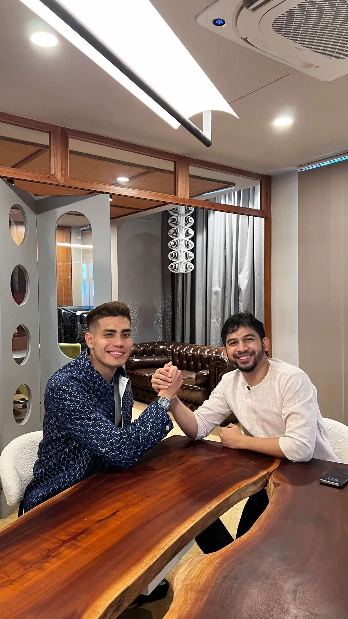 Welcome to the familia @elrahworldwide X @AisarKhaledd 😝🫢🔥 @El Azman  #elrahexclusive #fyp #aisarkhaledd #aisarsultanmalaysia 