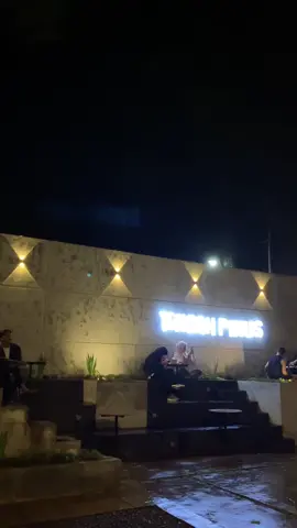 Vibes malino malam hari setelah hujan memang beda#fypシ゚viral #malino #tengahpinusmalino #cafemalino #wisatamalino