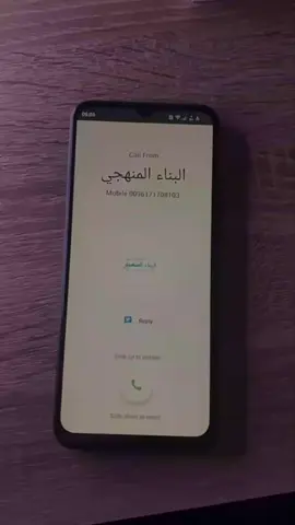 موجز أخبار أحياء #البناء_المنهجي: الدفعة الأولى -الأمل-: جالسين يرتشفون المرطبات وهم يتذكرون تخرّجهم قبل عام -آخر رواق وشعور بالخضرمة-. الثانية -العَزم-: يراجعون ويختبرون الاختبار النهائي وجانبهم وشاح التخرّج وتركيزهم مع يوم الحفل. 🎉 الثالثة -العَطاء-: على وشك الانتهاء من المرحلة الثالثة من المستوى الثاني واختبار المرحلة على الأبواب؛ مرحلة تعجّ بمواد فِكريّة دسِمَة -ادعوا لهم ولا تنسوهم-، طبعا جالسين يستدركوا من غير صياح لأنهم قد كبروا على ذلك. الرابعة -الغَيث-: فخر البرامج. يعيشون أطوَل مرحلة دراسيّة مرّت عليهم، وأمورهم مبشّرة جدًّا -ومش غيرانين من الدفعة الجديدة إطلاقًا-. 🌷 الخامسة -البشائِر-: كحال الصغير الذي أتاه أخا أصغر وظنّ أنه سيأخذ حظّه من الدلال -مش حاصل طبعا بس غيرة محمودة ونحبّها-.. ادعوا لهم ربنا يهوّن عليهم. السادسة -الفَتح-: المدللة الجديدة؛ حماسهم كـحمـ.ـاس أوّل يوم دراسة؛ يُفتَح التسجيل لدفعتهم في الغد صباحًا، ونشكّ في قدرتهم على النوم هذه الليلة والليالي القادمة حتى يبدؤوا دراسة 😂#الشعب_الصيني_ماله_حل 