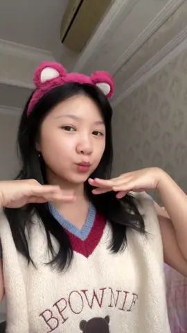 Seru banget jadi cewek bisa pake body care warna pink. #NIVEAIndonesia #RacunTikTok #ReviewNIVEA #bodylotionviral #bodyserumviral #sunscreenviral #viral #sunscreenbadan #skincareroutine #Foryoupage #kulitcerah #rekomendasisunscreen #rekomendasilotion