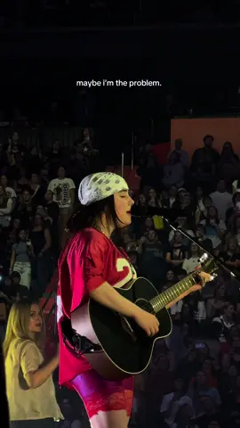 her voice OH MY GOD #billieeilish #tv #hitmehardandsofttour #hmhas #happierthanever #hmhastour #wwafawdwg  