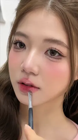 chiếc son xinh cân mọi layout trong trẻo #AMEEMOCTRAMAKEUP #makeuphanoi #maketiec #beauty #xuhuong #trend #makeupcodau #makeuptutorial #makeupaodai #hocmakeupcanhan #xuhuongtiktok #son #makeup #viral #trend 