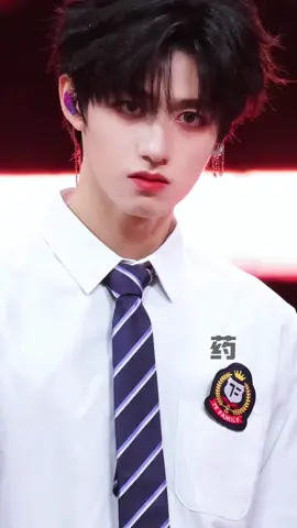 đôi mắt ấy, gương mặt ấy thật sự quá đẹp, khiến tôi không thể nào thoát ra được.. #朱志鑫 #zhuzhixin #chuchiham 