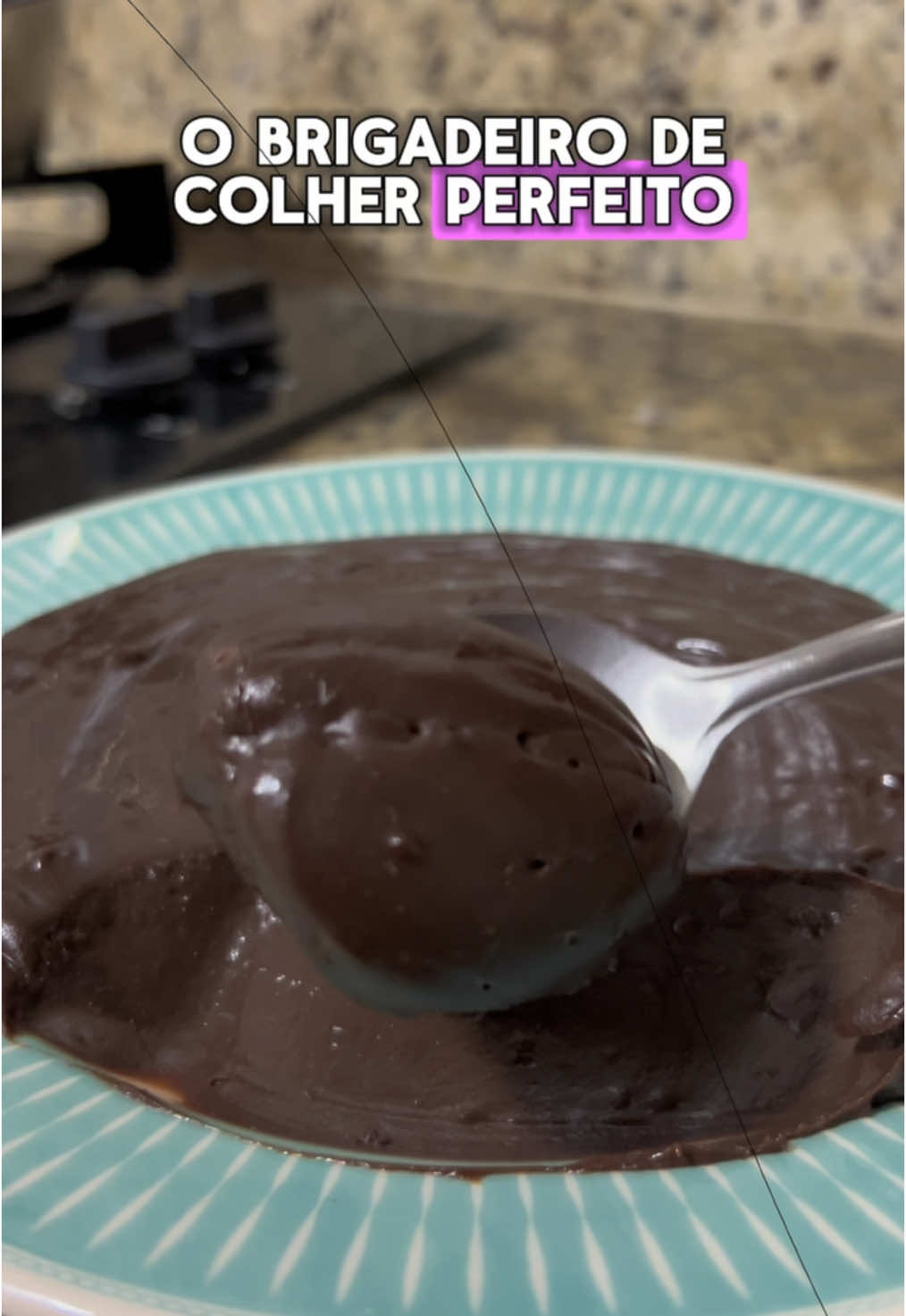 Como fazer o brigadeiro de colher perfeito e fácil em casa! 🤤 Receita: 1 leite condensado (pode ser integral ou semidesnatado) 1 caixa de creme de leite (pode usar só metade também) 3 colheres cheias de chocolate em pó ou o que você tiver em casa (sim! Vale usar achocolatado, nescau, cacau, chocolate em pó) #confeitaria #brigadeiro #brigadeirofacil #brigadeirodecolher #receitadebrigadeiro #comofazerbrigadeiro #foryoupage #sobremesa #fyp 
