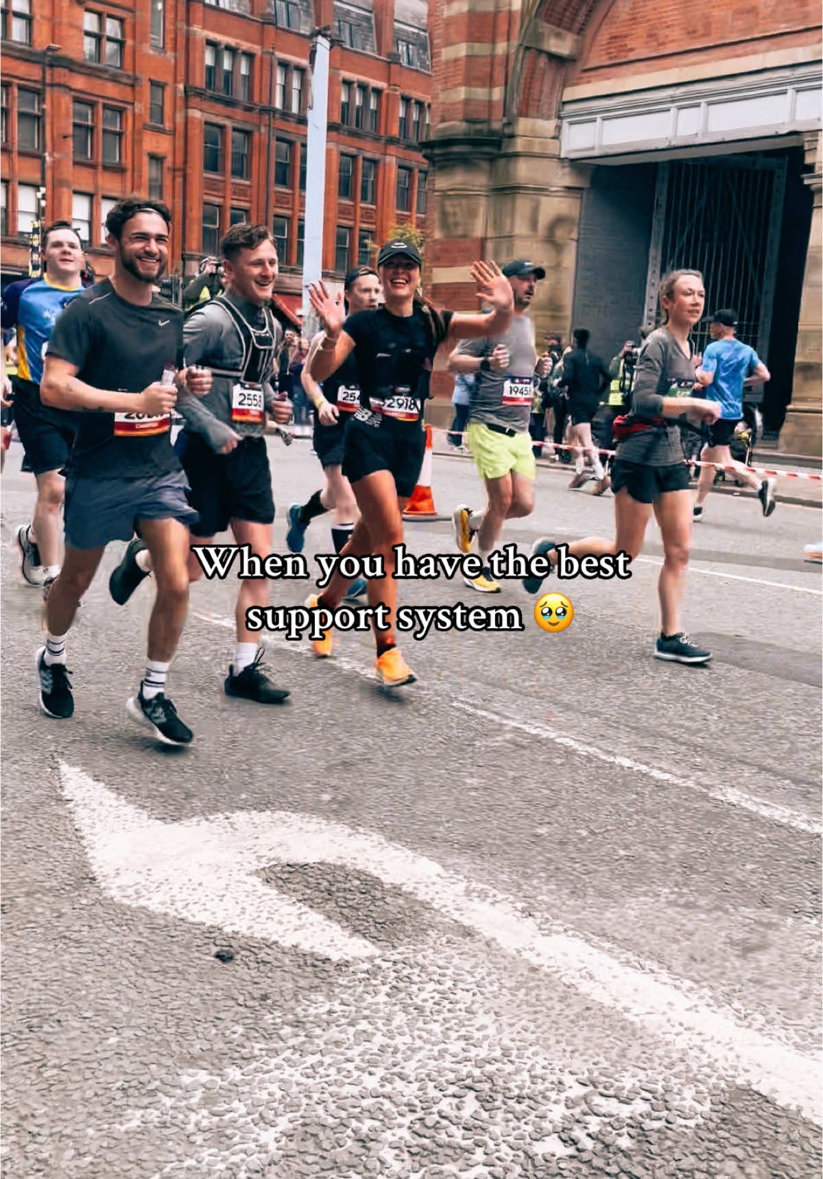No why is this making me emotional 😂😂🥹 I love my family and friends x #Running #support#l #motivation #runner #runrunrun #friends #family #fyp #marathon #marathontraining #girls #saturday #training #raceday #supportsystem #💖 