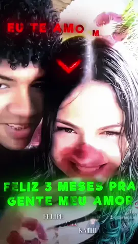 Chegou o nosso dia meu amor😍, os melhores 3 meses da minha vida foi ao seu lado e quero q continue sendo assim ate o final de nossas vidas👵🏻👴🏾, saiba q vc é uma mulher incrível, como namorada espetacular, como mãe simplesmente impecável, te admiro muito como filha, uma mulher q sempre pensa nos outros ate msm a frente de si msm, uma mulher esforçada q sempre da o seu máximo em td q faz, me inspiro muito em vc por ser essa pessoal tão incrível.   Amo o jeito q vc fica sem graça quando é elogiada por min sempre finge q não gosta🤣🤣, mas vejo nos seus olhos o quanto vc fica feliz parece até uma criancinha, por isso amo seus olhos além de ser lindos e sou completamente apaixonados neles eles🥰, eles nunca mentem, quando vc esta feliz, triste ou ate msm preocupada eles mostram a vdd, amo seu cabelo, quando estávamos em sua casa eu td hora mexia neles pq os acho muitos lindos, além de quere fazer vários penteados em vc, msm não sabendo fazer nenhum kkkkkkkkkkkkkkk, seu cabelo é muito lindo amo eles e td vez q fala em cortar, eu vou contra a ideia pq amo eles grandes do jeito que estão, amo sua mão é bem macia e confortável e bem quentinha, amo segurar elas me sinto como se tivesse sendo abrigado e cuidado.    Muito obgd por td q tem me proporcionado como nmrd, amiga e futura esposa, posso estar no pior dia possível mais quando ouço sua voz e como se td o resto não importasse mas, por falar em sua voz, outra coisa q amo em vc, sua voz e tão reconfortante, sempre fico calado por mais tempo só para ouvi-la falar e como se fosse uma belíssima canção para min, as vezes fico me perguntando o q vc viu em min e como consegui a melhor pessoa do mundo para mim, sempre agradeço a Deus tds os dias, por ter alguém tão incrível ao meu lado, fique sabendo q msm as vezes não demostrando tanto eu te amo como nunca amei ninguém em td minha vida❤️‍🩹 espero q tds os nossos planos sejam concretizados e peço a Deus q me deixe viver o resto do meus dias aqui na terra ao seu lado, EU TE AMO TANTO MEU AMOR, NÃO VEJO A HORA DE MORARMOS JUNTOS❤️‍🩹❤️‍🩹❤️‍🩹❤️‍🩹 (pra eu poder te irritar tds os dias😘🥰) @Susuzinhah🩷🦎 #freefire #surtada❤minato #casalff #freefire_lover #trendff #viralff #edts_minato #mnt⚡ 