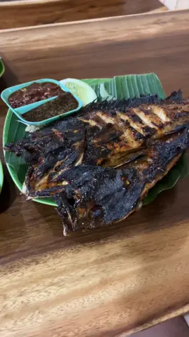 ikan bakar dan belut gorengnya mantap #capcut #fyp #fy #fypシ゚viral #kulinertiktok #kuliner #mentahan #mentahanvideo #sorotan #semuaorang 
