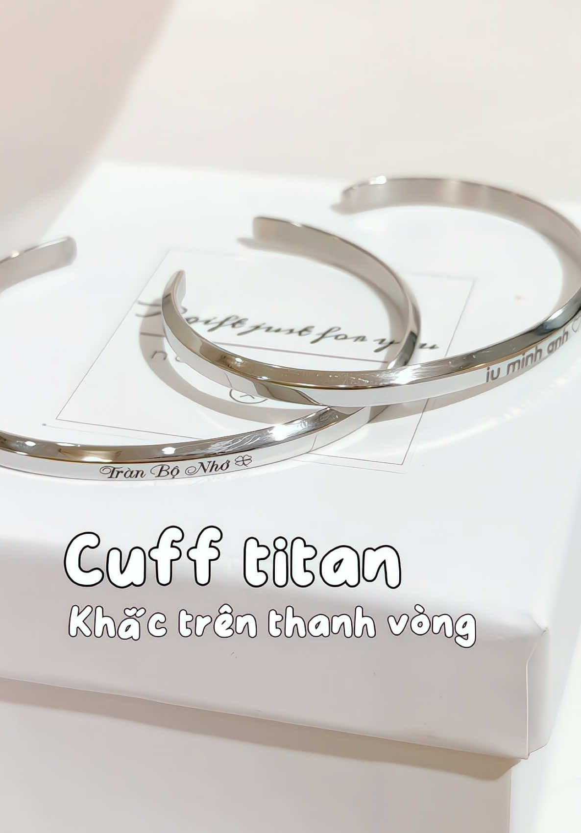 Ai hỏi cuff có khắc ngoài được honggg thì đây ạ ☺️🥰😘